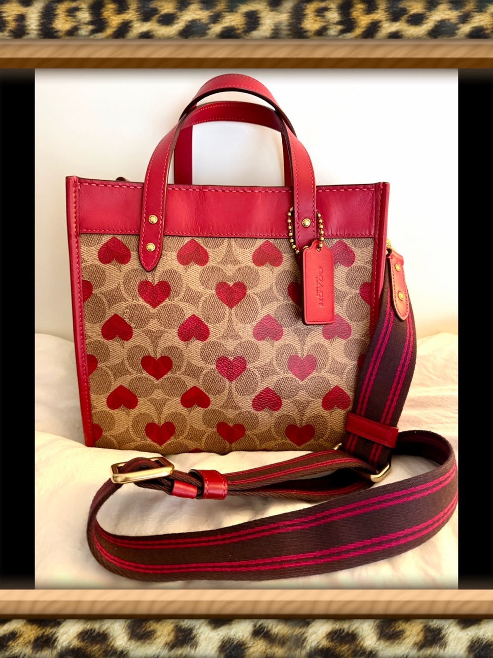👑✅PRICE FIRM✅ COACH Red Heart Print Signature Canvas Mini Satchel